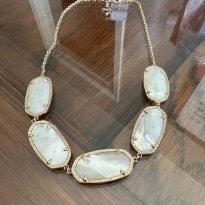Kendra Scott - Elegant Gold and White Necklace